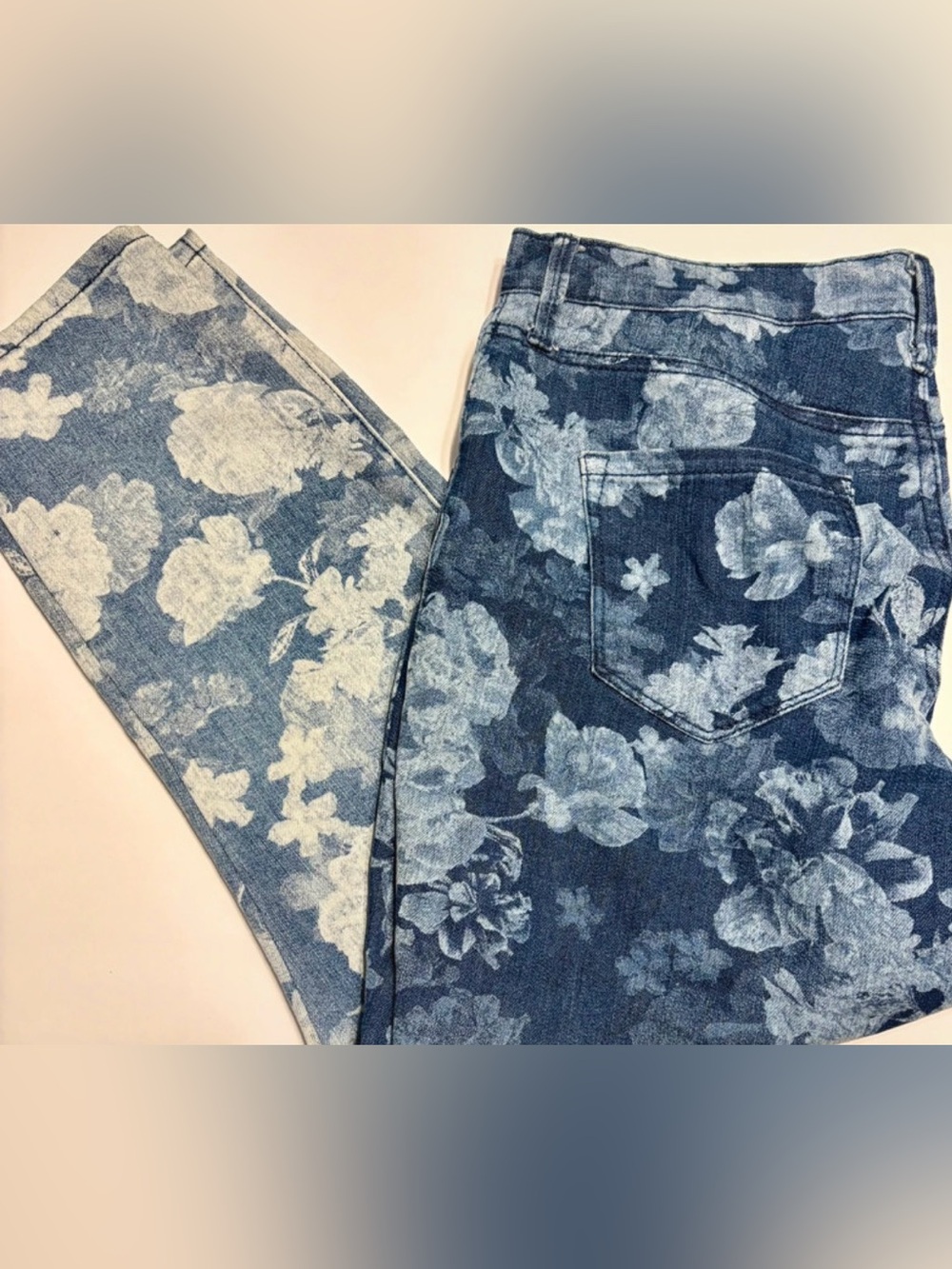 Bandolino Size 12 Women's Floral Print Blue Jeans